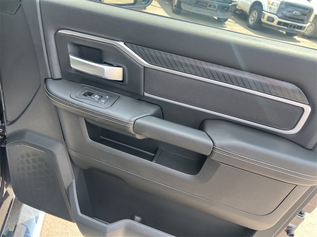 2025 Ram 2500 Big Horn photo 17