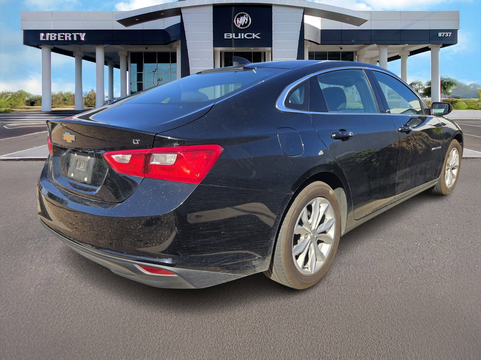 2023 Chevrolet Malibu 1LT photo 2