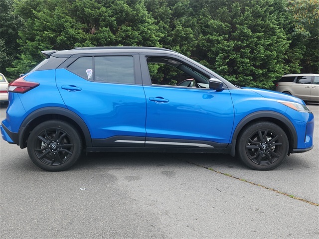 2023 Nissan Kicks SR photo 2