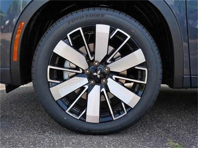 2025 Mitsubishi Outlander SEL photo 3