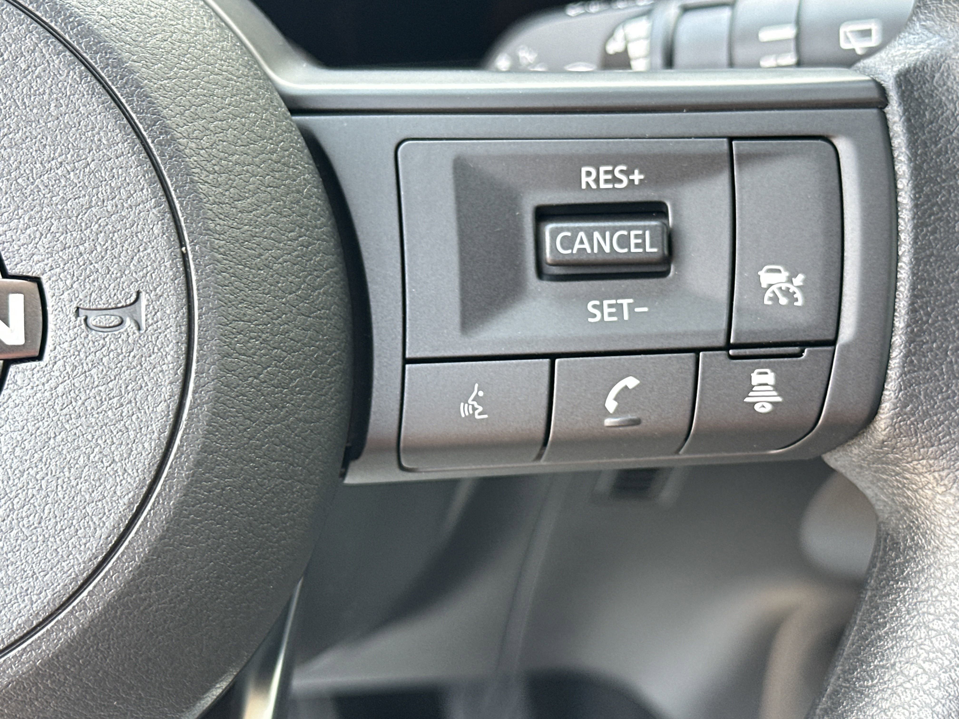 2025 Nissan Kicks SV photo 11