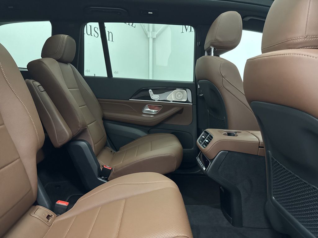 2026 Mercedes Benz GLS 450 4MATIC photo 23