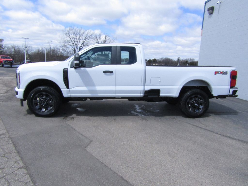 2025 Ford F-350 XL photo 2