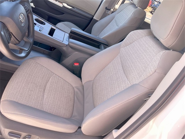 2024 Toyota Sienna LE photo 3