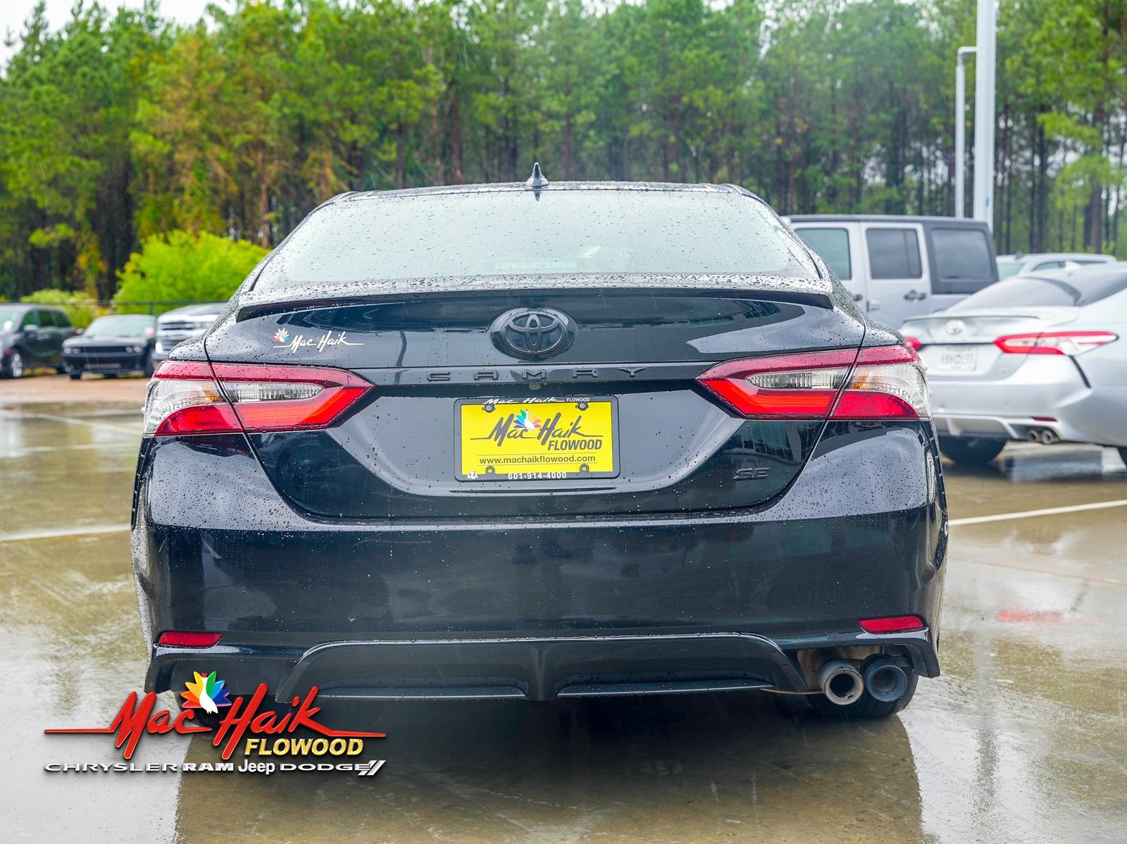 2023 Toyota Camry SE photo 4