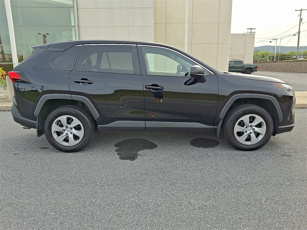 2023 Toyota RAV4 LE photo 7