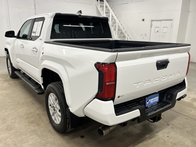 2024 Toyota Tacoma SR5 photo 3