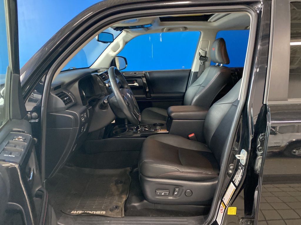 2019 Toyota 4Runner TRD Off-Road Premium photo 4