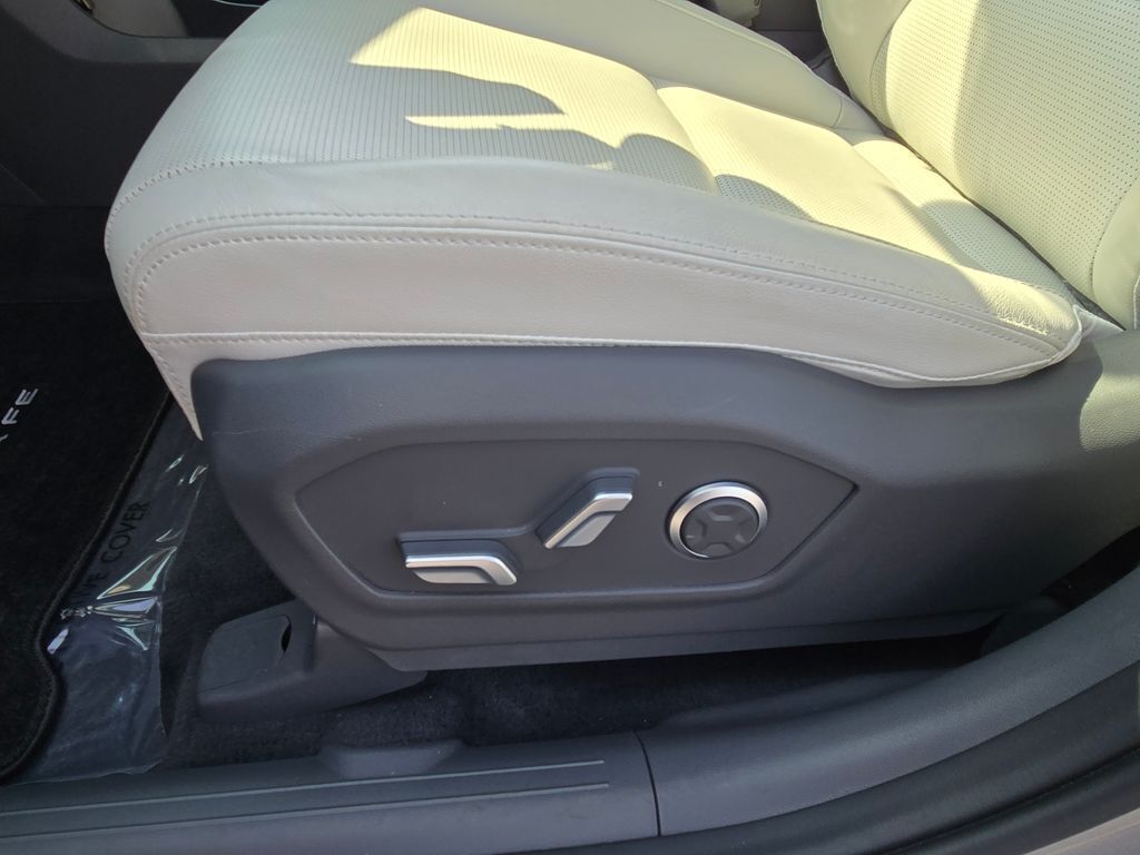 2024 Hyundai Santa Fe Limited photo 25