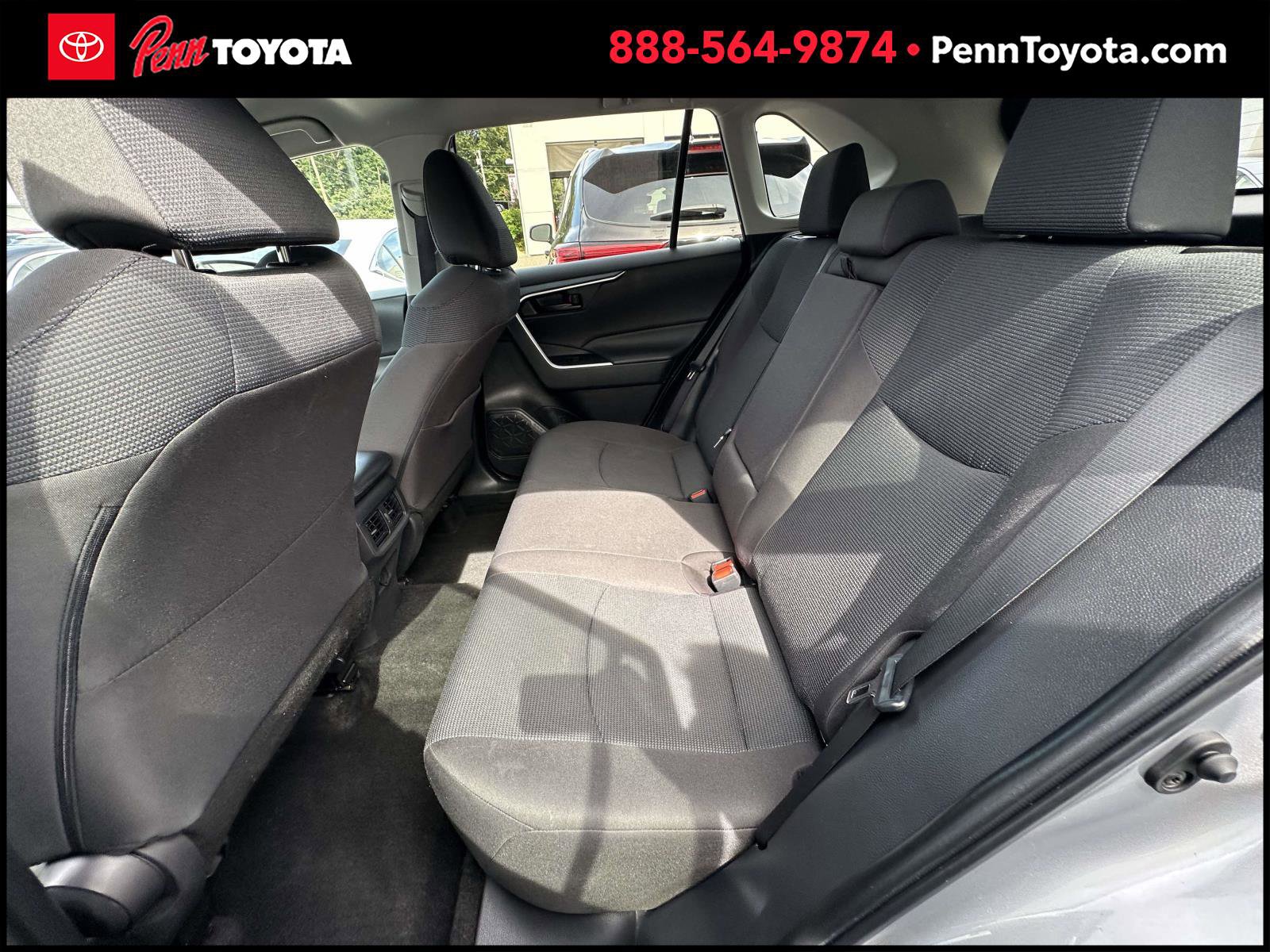2022 Toyota RAV4 LE photo 12