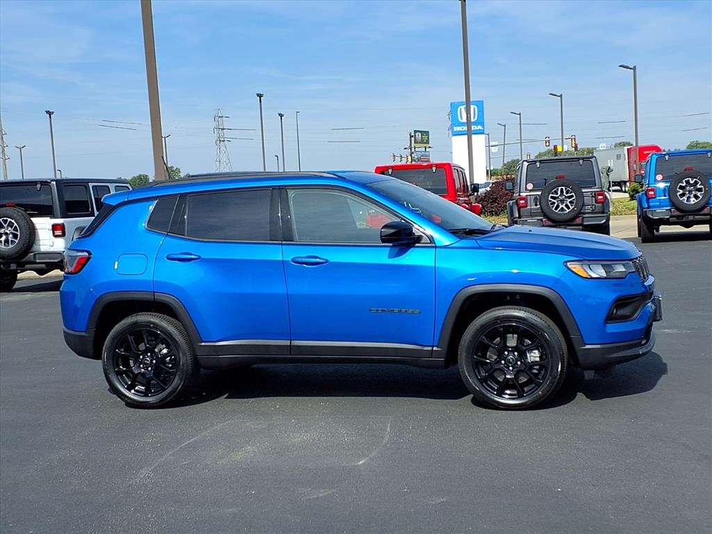 2026 Jeep Compass Latitude Altitude photo 2