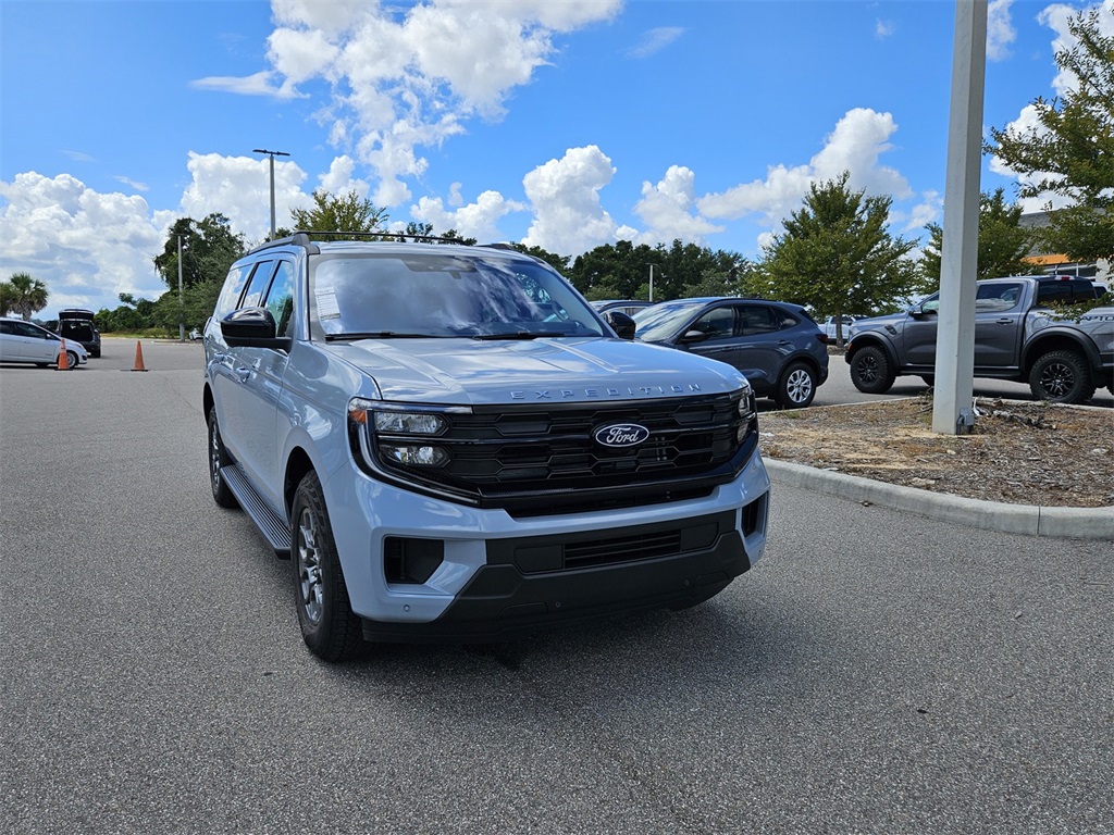 2025 Ford Expedition MAX EL photo 2