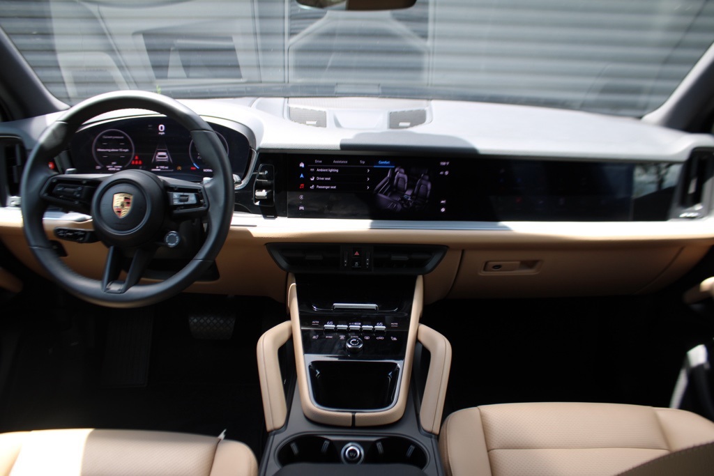 2025 Porsche Cayenne Base photo 24