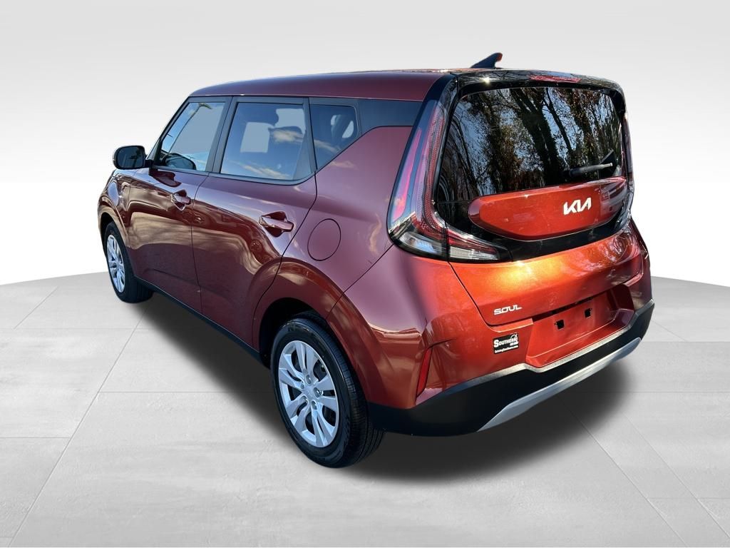 2023 Kia Soul LX photo 3