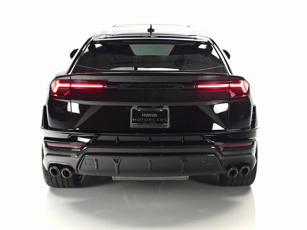 2023 Lamborghini Urus Performante photo 3