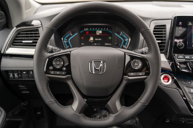 2024 Honda Odyssey Touring photo 13