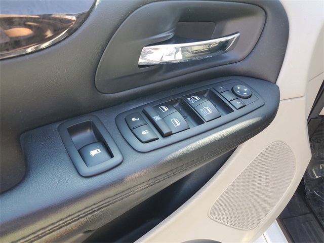 2017 Dodge Grand Caravan SE photo 13