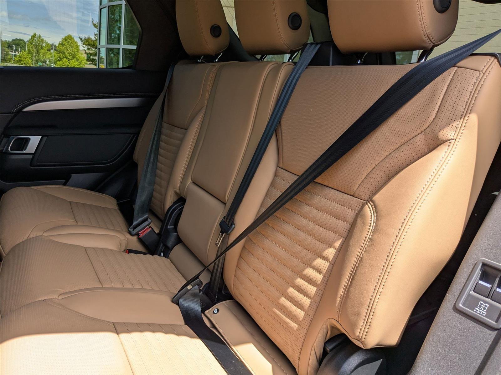 2025 Land Rover Discovery SE photo 25
