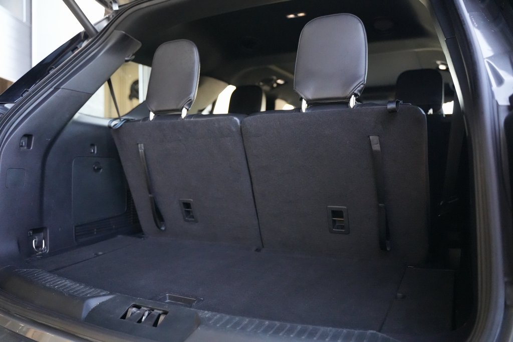 2022 Ford Explorer ST photo 32