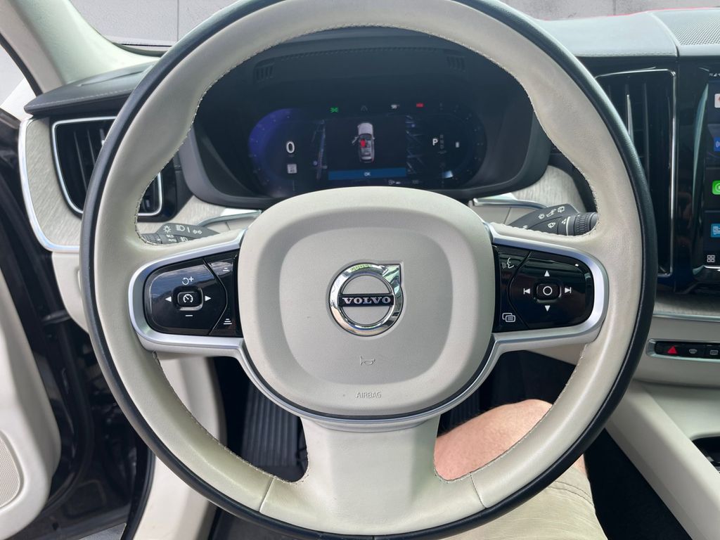 2022 Volvo XC60 B5 Inscription photo 7