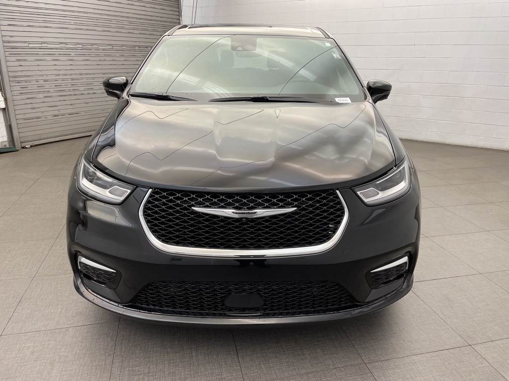 2026 Chrysler Pacifica photo 4