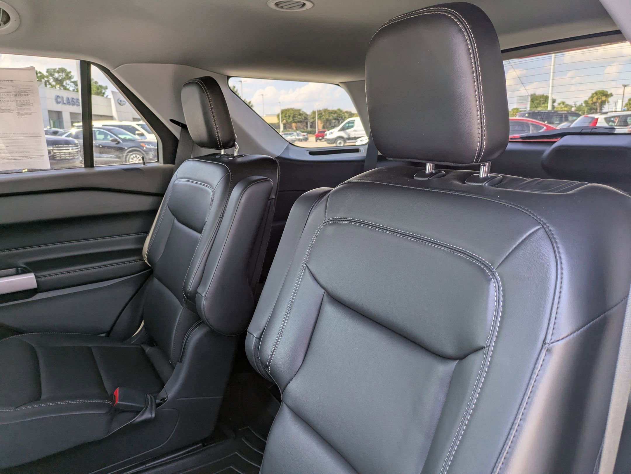 2022 Ford Explorer XLT photo 24