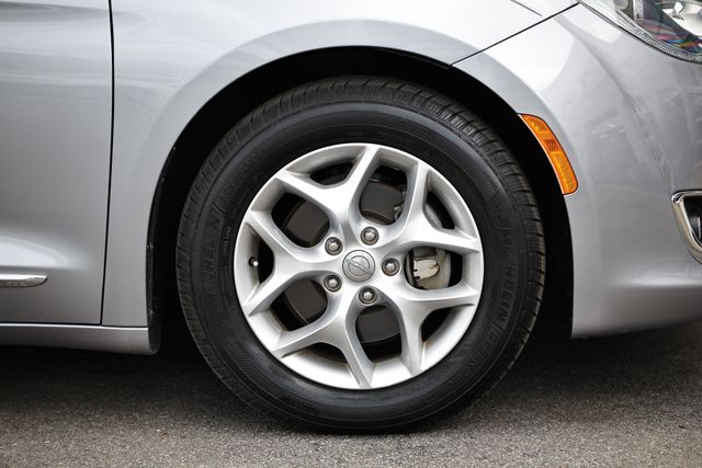 2019 Chrysler Pacifica Touring Plus photo 4