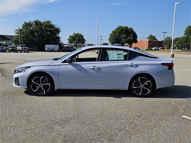 2025 Nissan Altima 2.5 SR photo 4