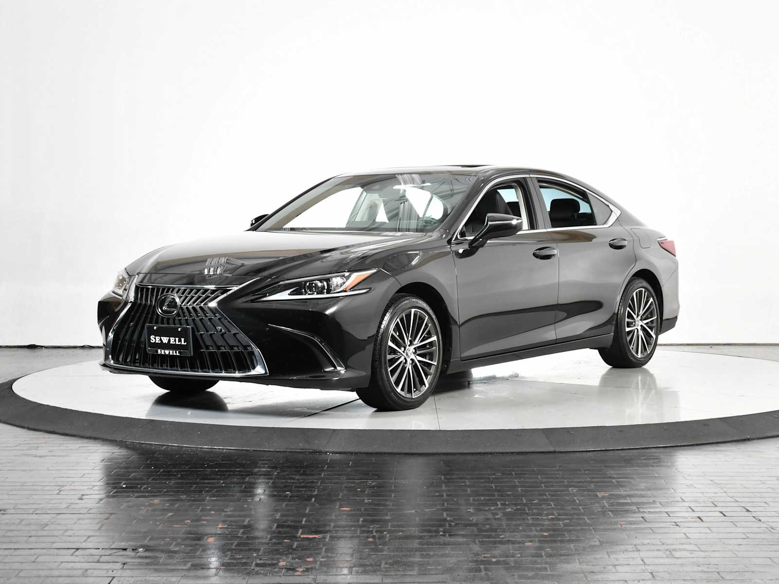 2022 Lexus ES 350's photo