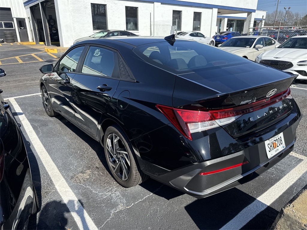 2025 Hyundai Elantra SEL Sport photo 2