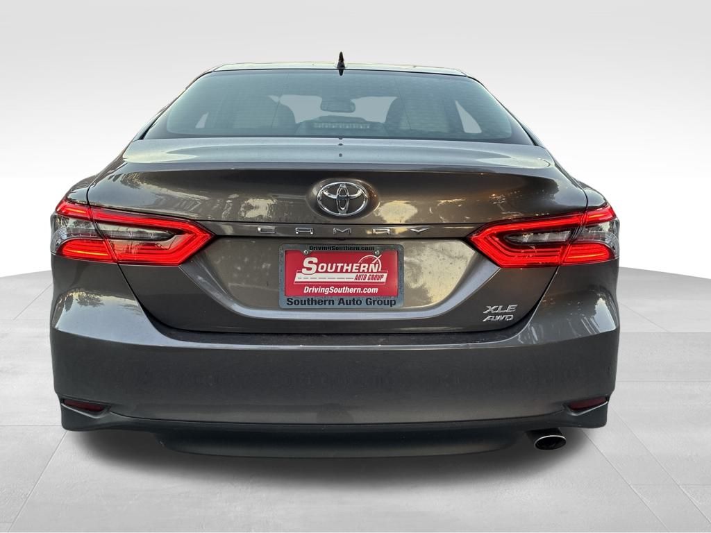 2021 Toyota Camry XLE photo 4