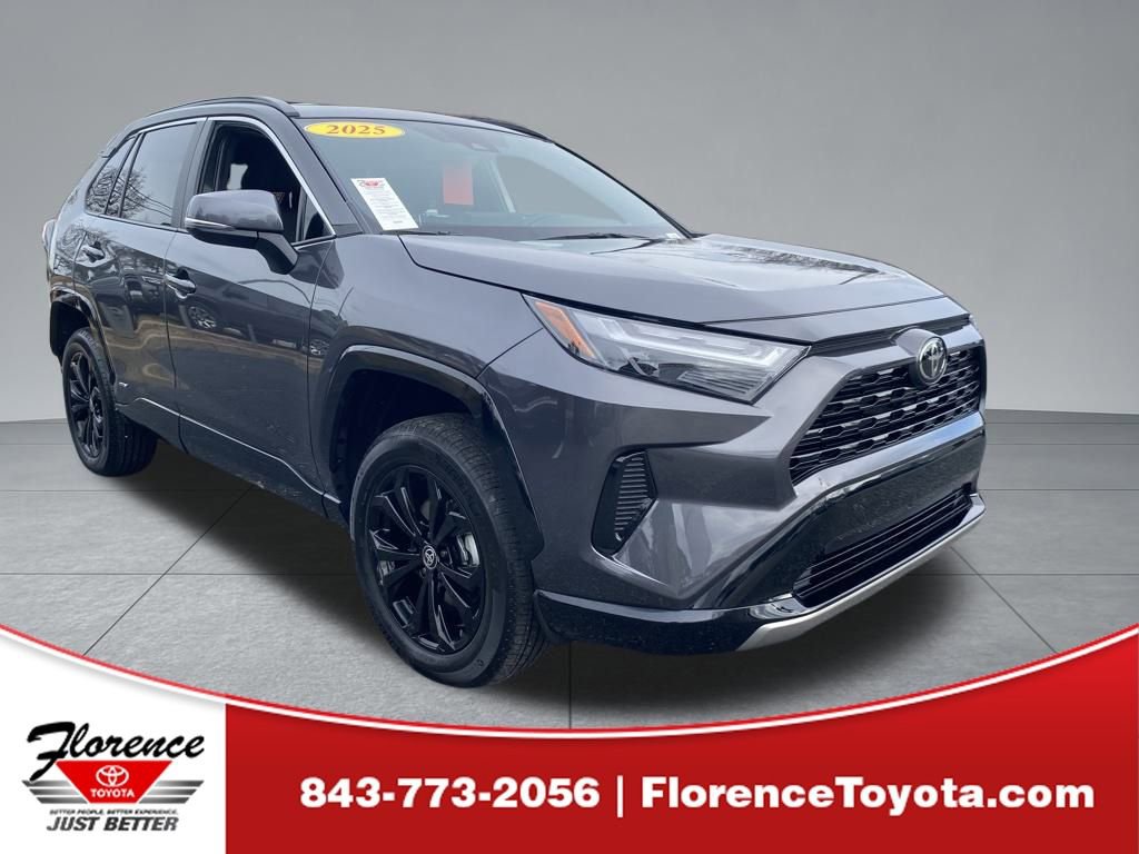 2025 Toyota RAV4 SE's photo