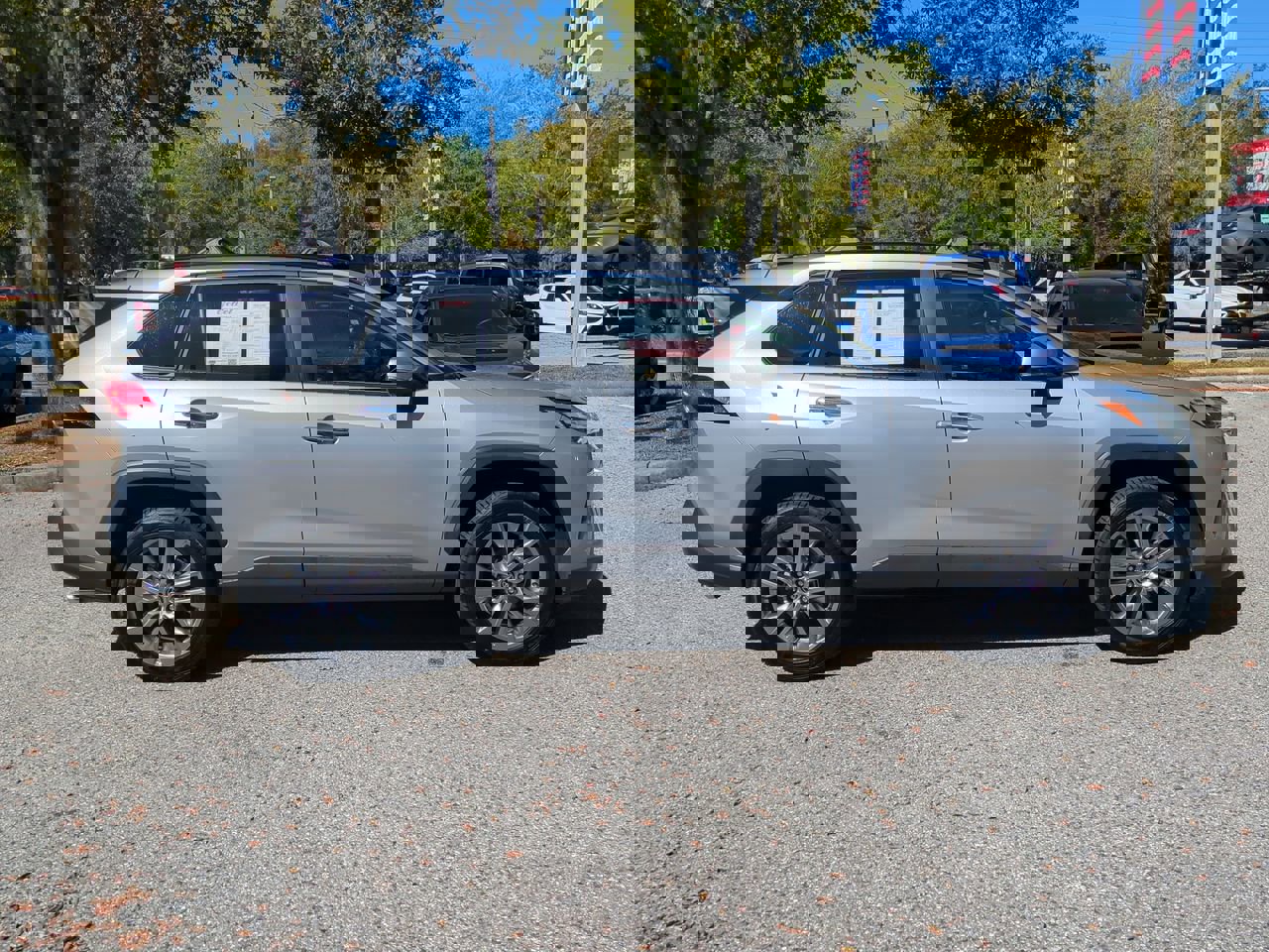 2023 Toyota RAV4 Limited photo 4