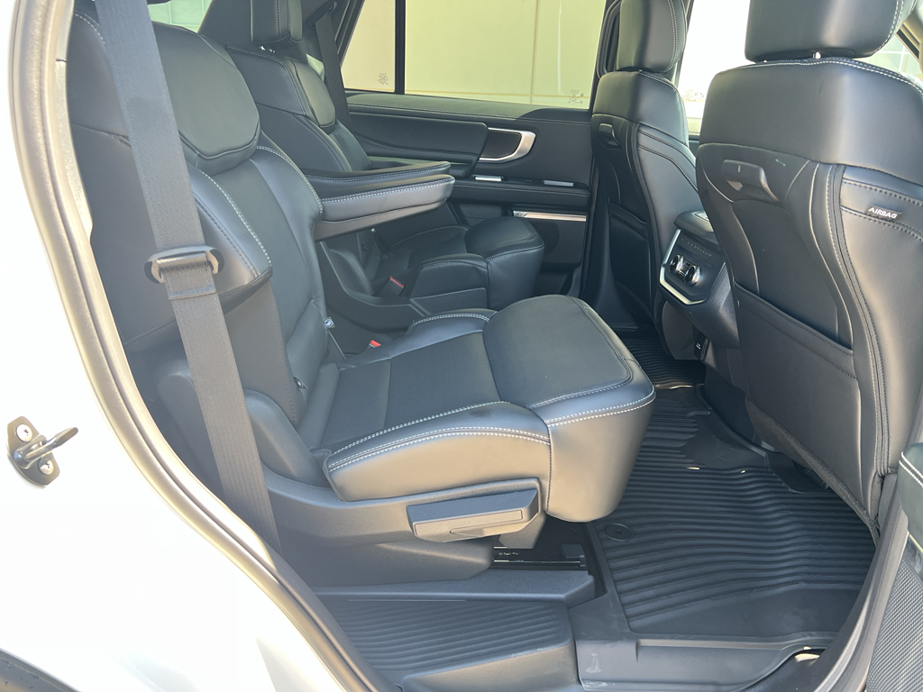 2025 Ford Expedition Platinum photo 33