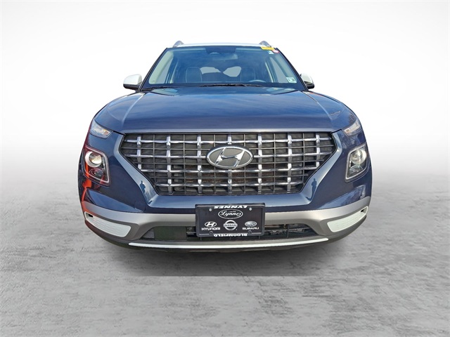 2023 Hyundai Venue Limited photo 2