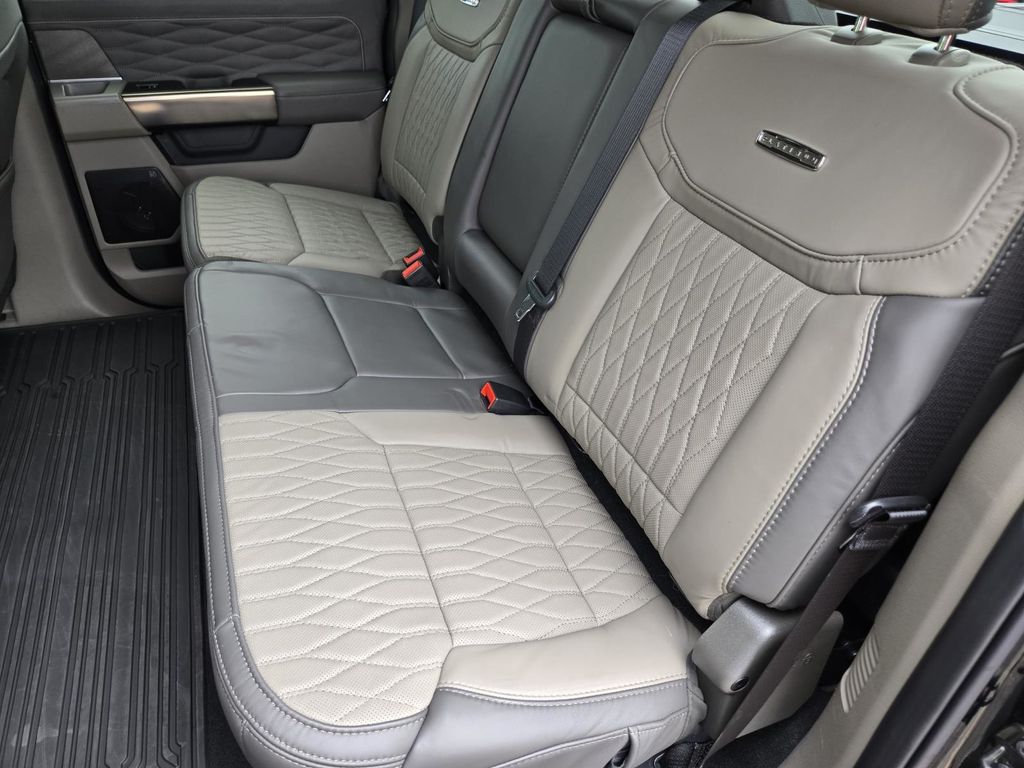 2025 Ford F-250 Platinum photo 31