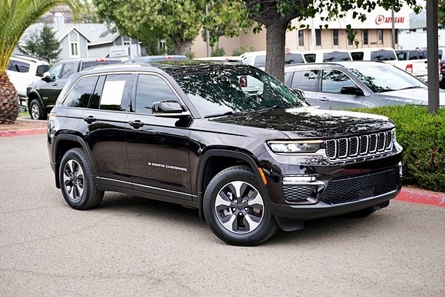 2022 Jeep Cherokee Limited 4xe photo 2
