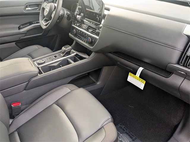2025 Nissan Pathfinder SL photo 21