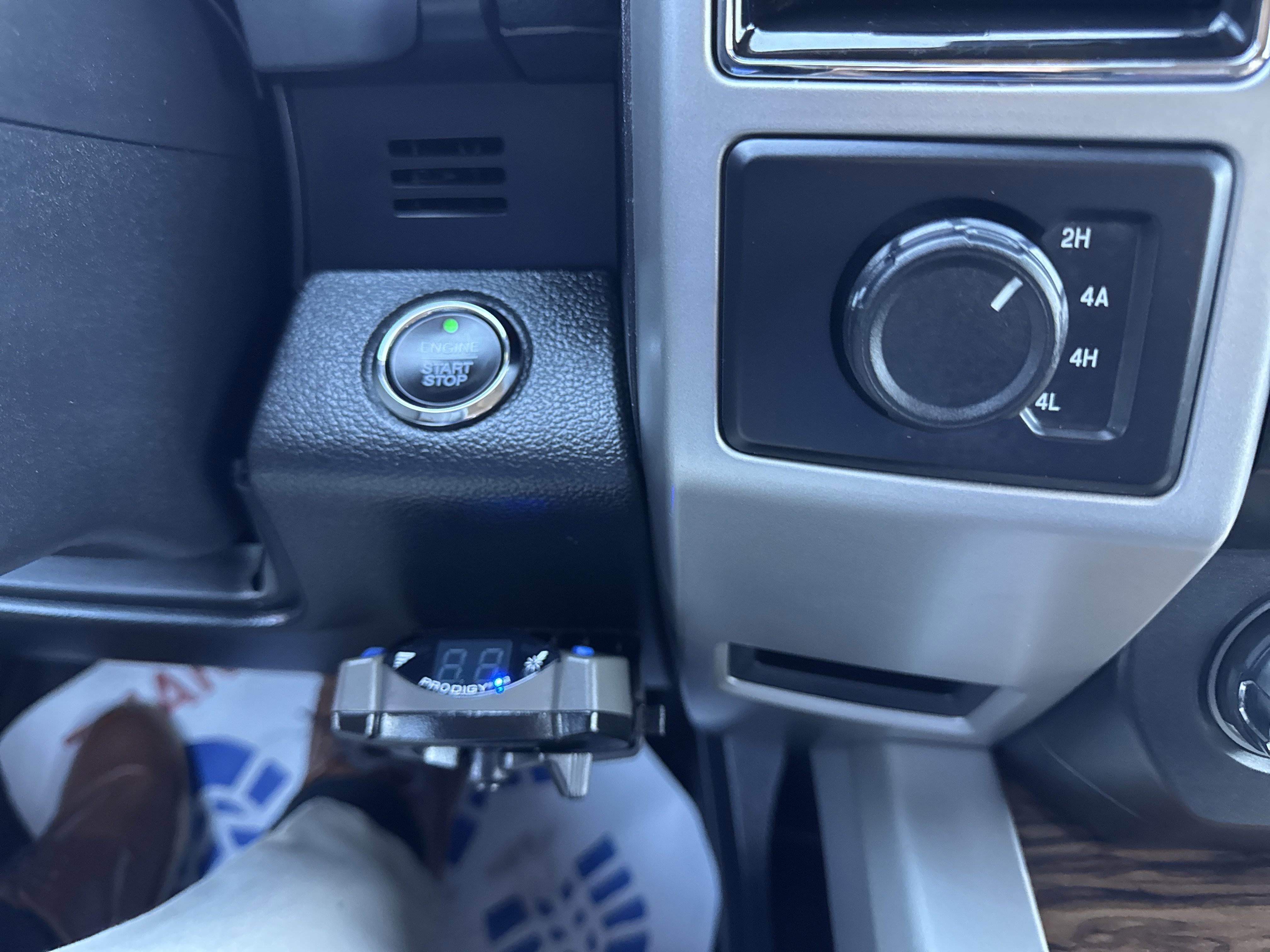 2020 Ford F-150 Lariat photo 2