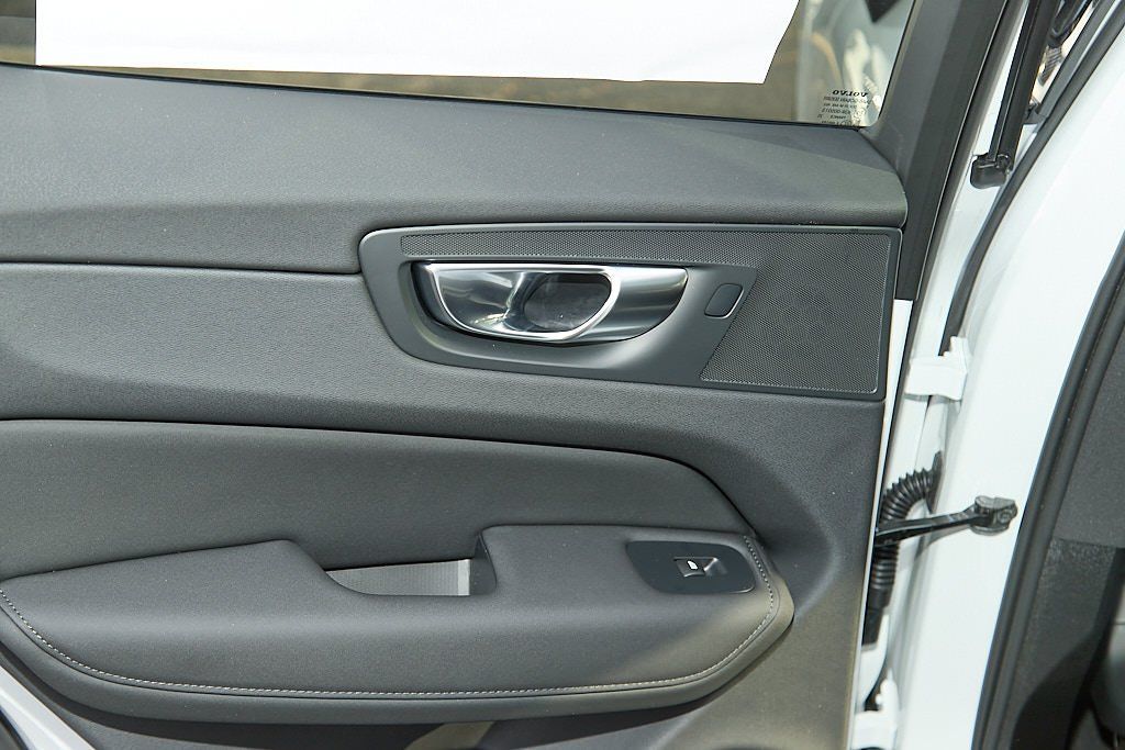 2026 VOLVO XC60 - Image 18