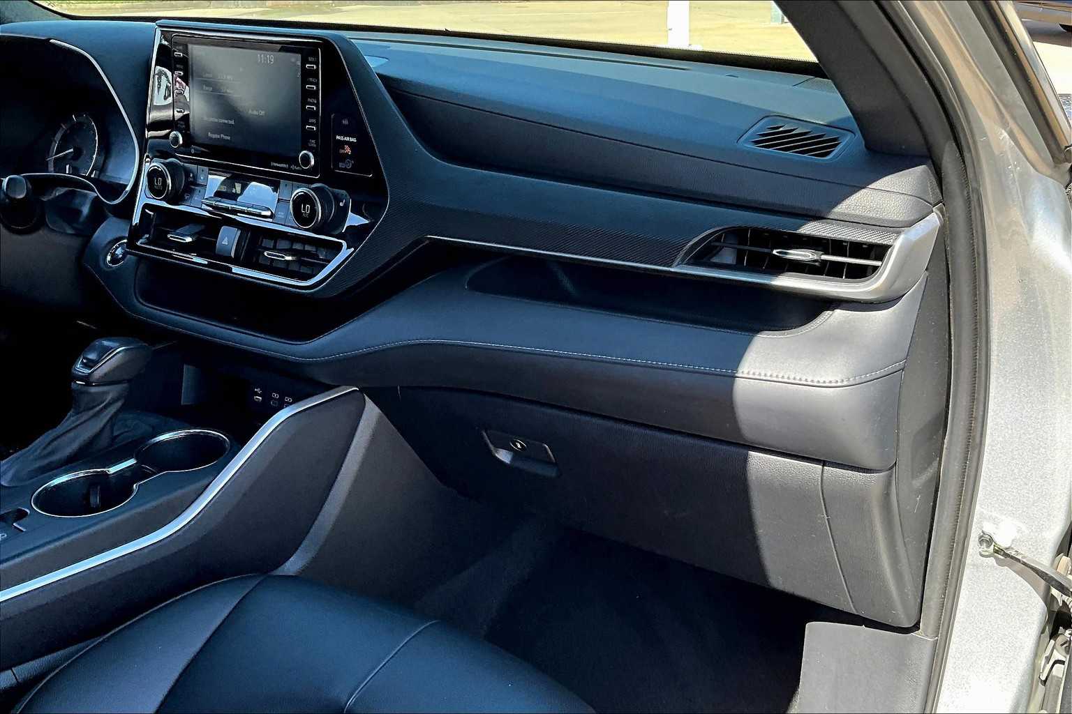 2022 Toyota Highlander XSE photo 17
