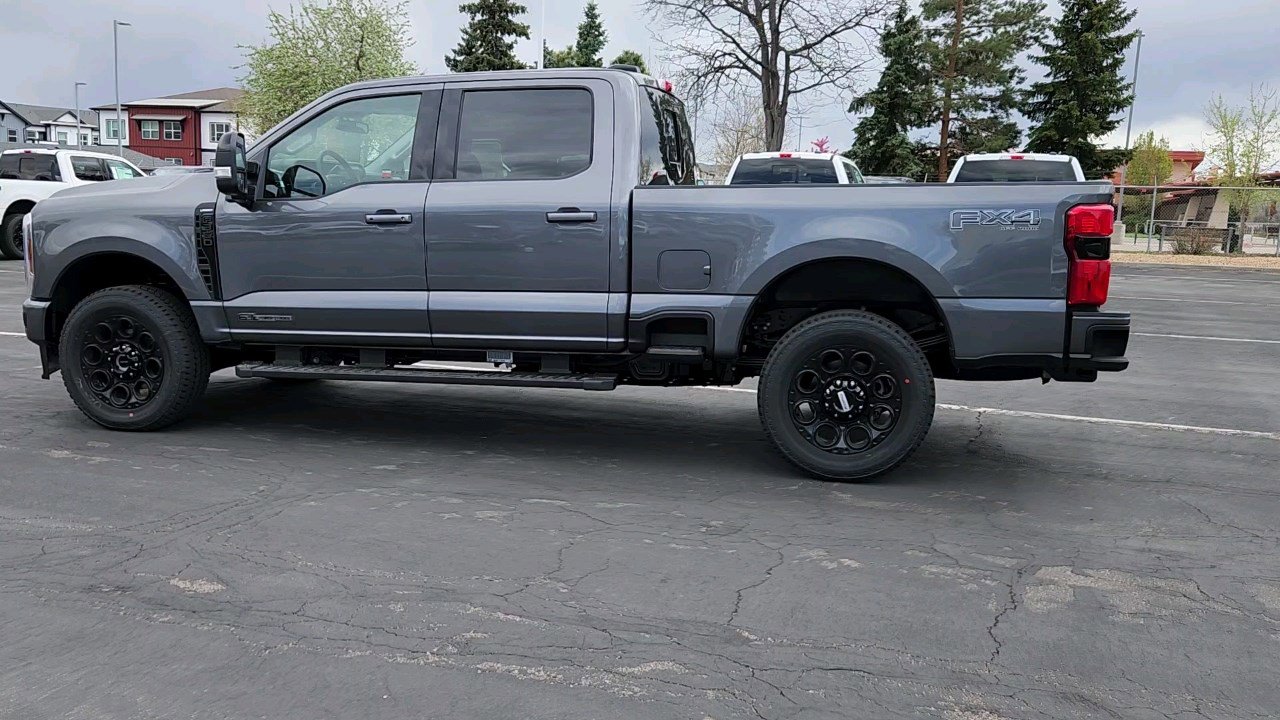 2025 Ford F-350 Lariat photo 3