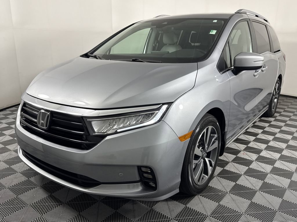2023 Honda Odyssey Touring photo 2