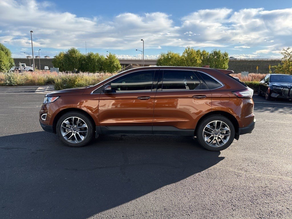 2017 Ford Edge Titanium photo 2