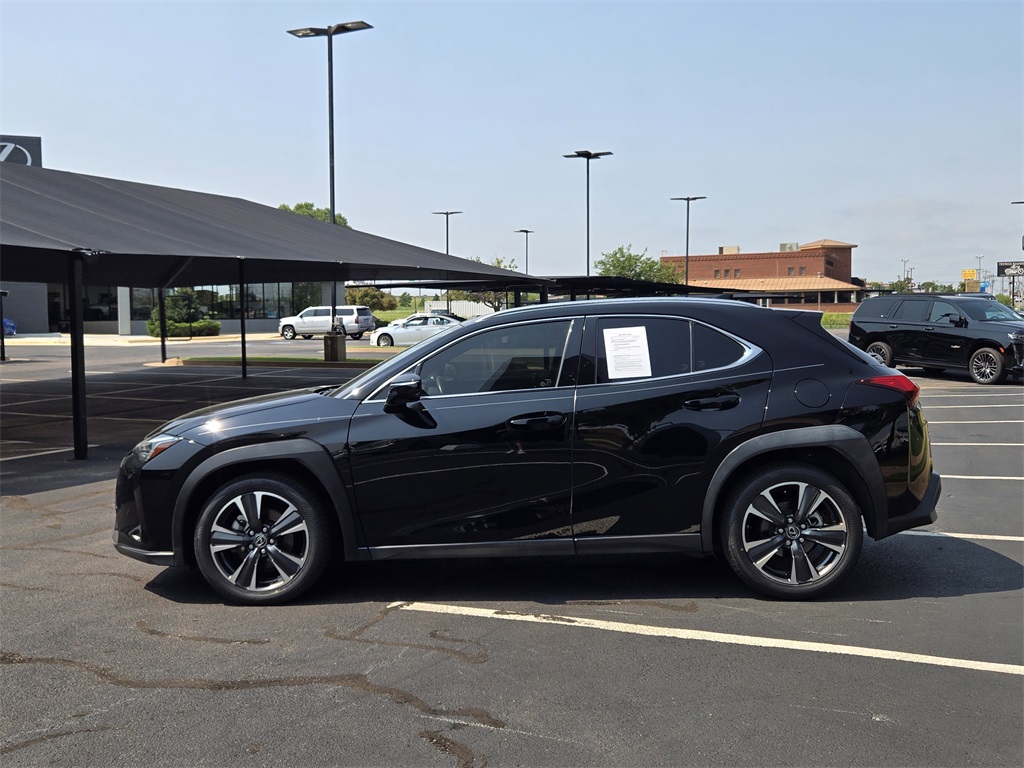 2019 Lexus UX 200 F SPORT photo 4