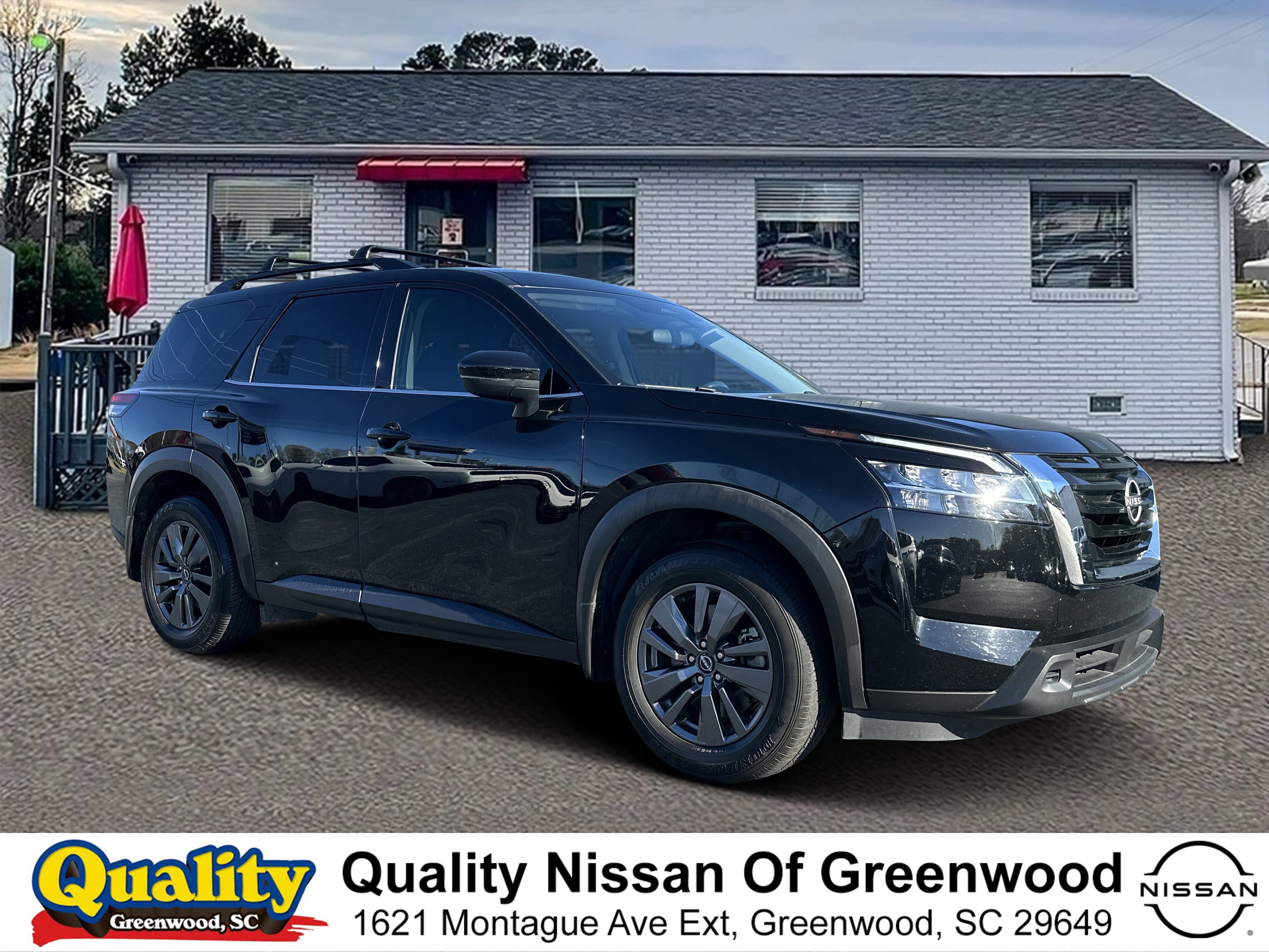 2022 Nissan Pathfinder SV's photo