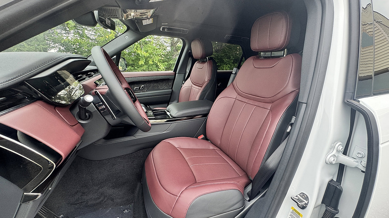 2025 Land Rover Range Rover Sport SE photo 10
