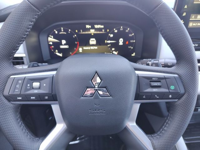 2025 Mitsubishi Outlander SE photo 12