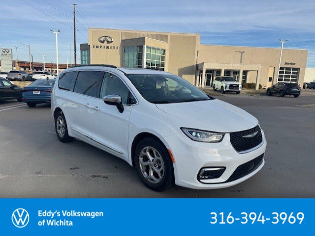 2023 Chrysler Pacifica Limited's photo