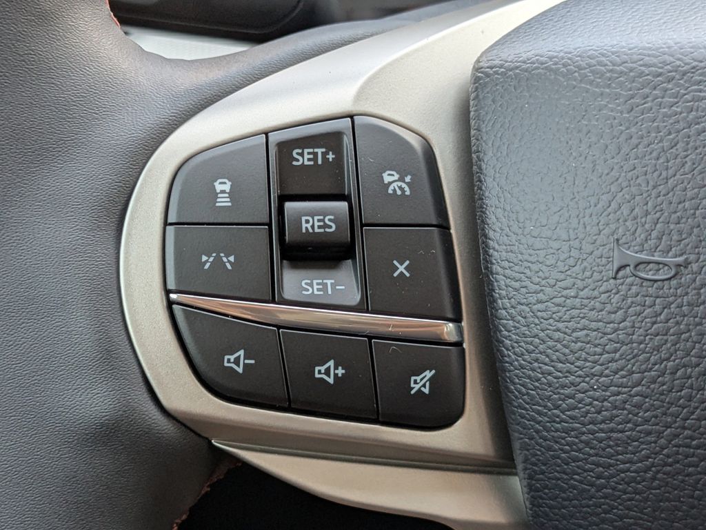 2025 Ford Explorer photo 26